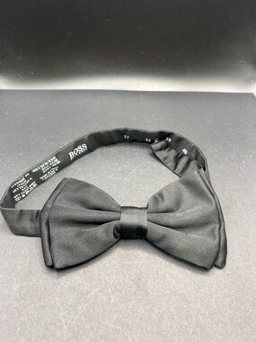 HUGO BOSS Silk Bow Tie in Black With Box